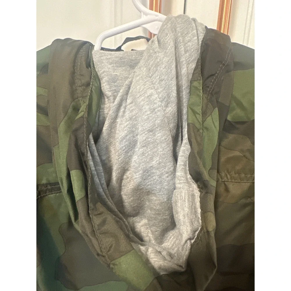 Gap Kids Camo Windbreaker Jacket Green Camouflage Full Zip Hooded Small S 6-7